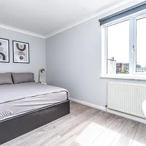 In Maryland Apartment London